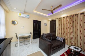 Apartment | Living area - 1 Bed Furnished Apartment - Wifi, Aircon, Security (Accra)