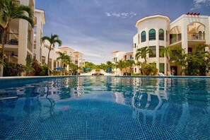 Front of property - Pent-house en Paseo del Sol. (Playa del Carmen)