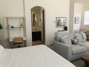 1 bedroom, desk, iron/ironing board, free WiFi - Private Casita w/ New Full Kitchen, Private Pool, Gated Community (Goodyear)