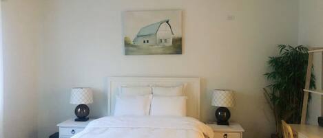 1 dormitori, escriptori, planxa i posts de planxar i wifi gratuïta