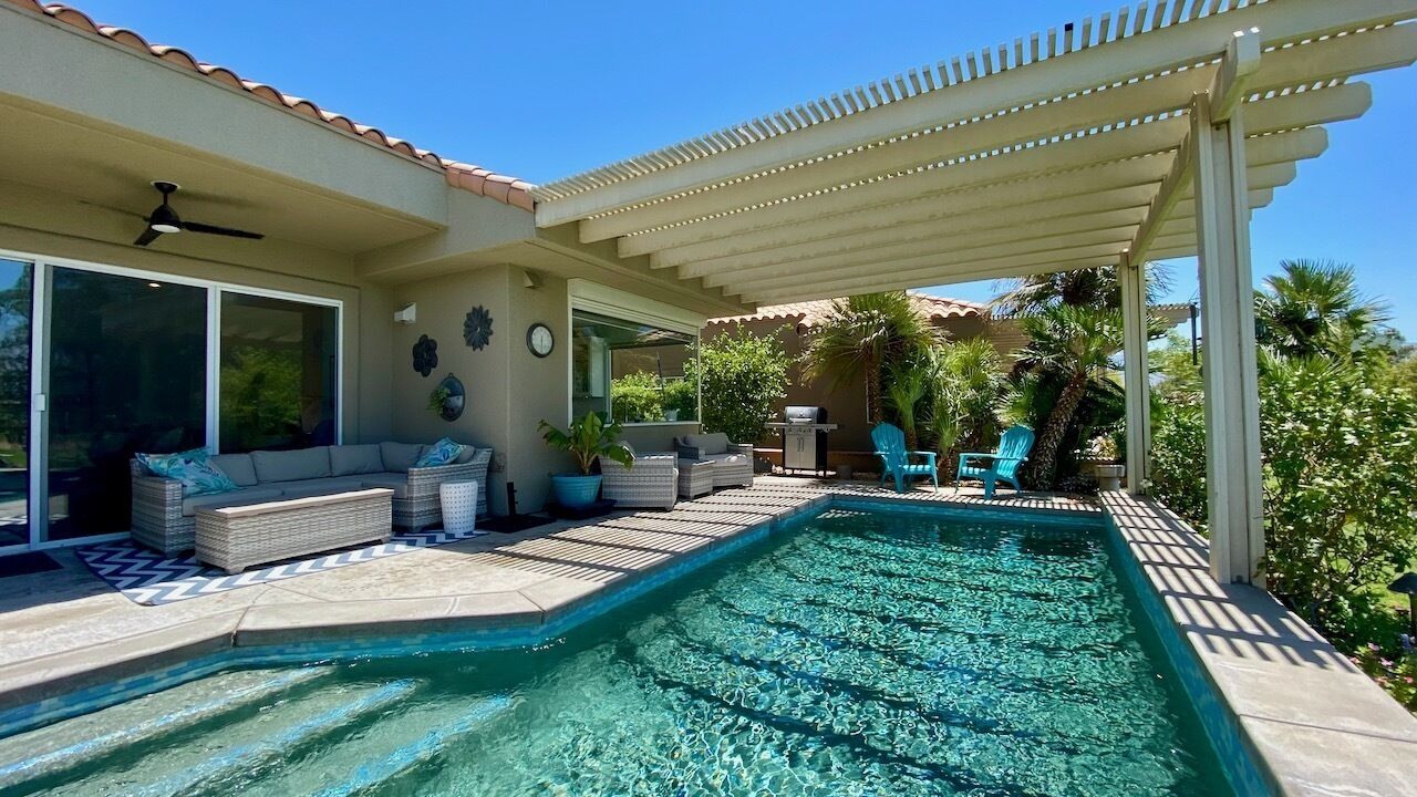 Een verwarmd zwembad