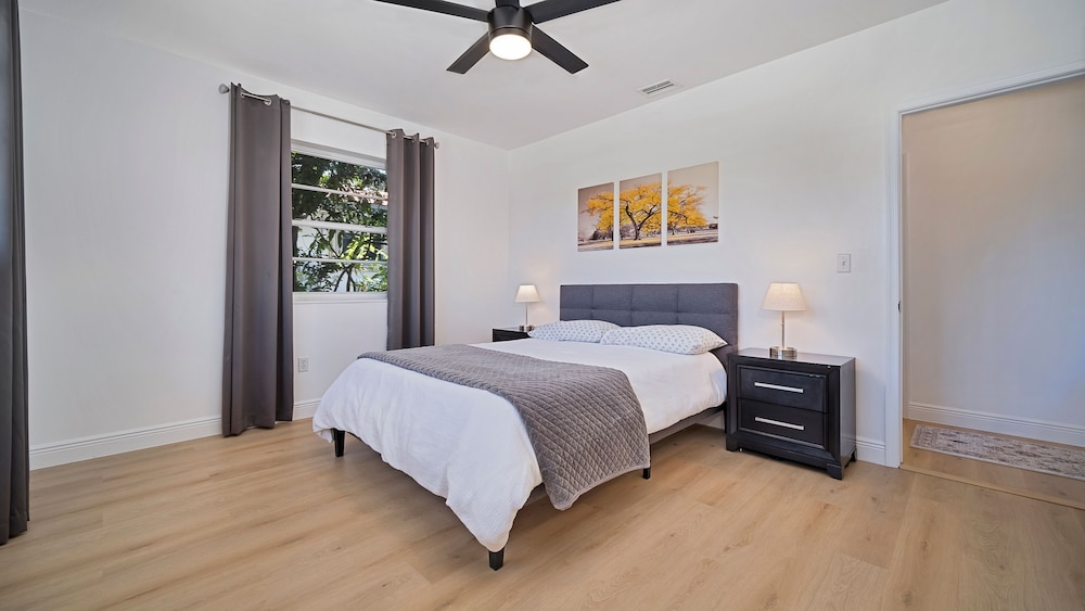 Luxury Island Villa Isla~ New & Remodeled Paradise - Miami, FL