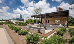 Outdoor dining - Buckhead 1 bedroom condo (Atlanta)