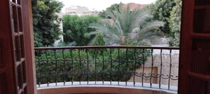 المنطقة المحيطة بالمنشأة