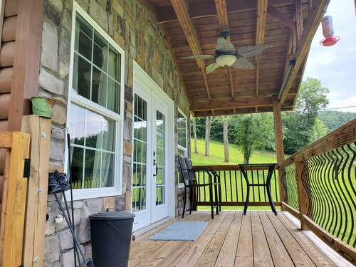 Backwoods retreat 12 miles from New River Gorge Bridge