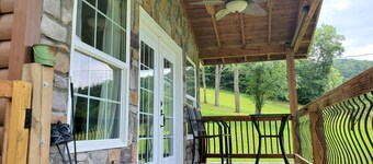 Backwoods retreat 12 miles from New River Gorge Bridge