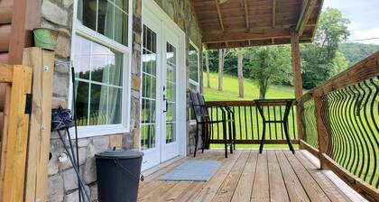 Backwoods retreat 12 miles from New River Gorge Bridge