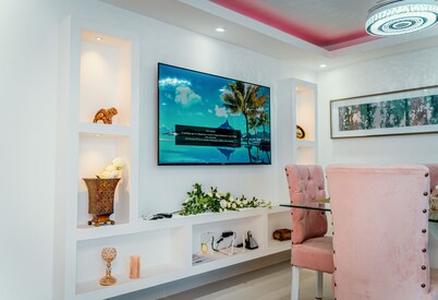 3 BEDROOM APARTMENT WITH POOL AND GYM