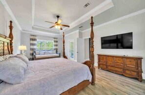 3 bedrooms, desk, iron/ironing board, travel crib