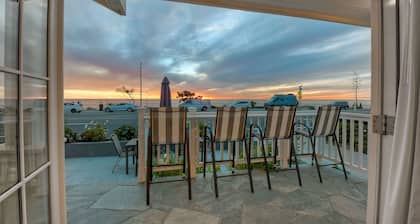 Luxury Beachfront, Private Patio, Fire Pit, BBQ
