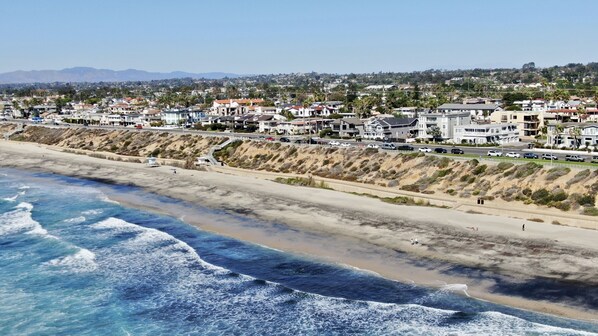 On the beach - Luxury Beachfront, Private Patio, Fire Pit, BBQ (Carlsbad)