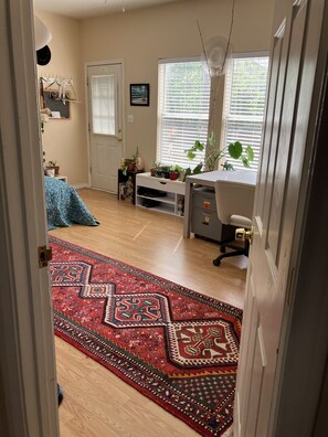 1 habitación, escritorio, tabla de planchar con plancha y wifi gratis