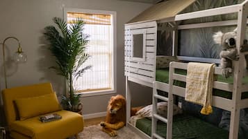 5 slaapkamers, een strijkplank/strijkijzer, reisbedje, gratis wifi