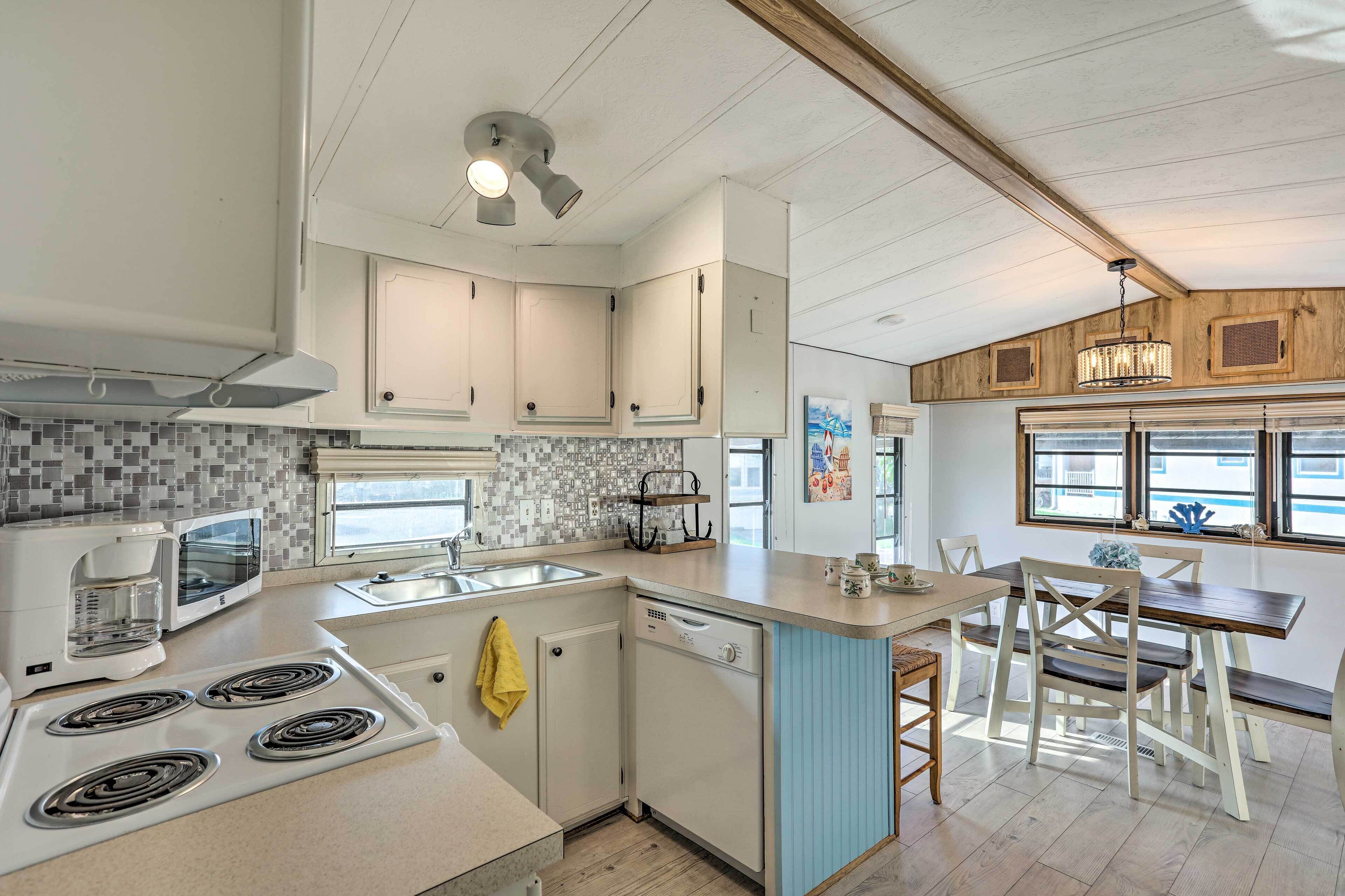Fridge, microwave, stovetop, dishwasher
