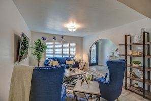 Smart TV, video games, table football, ping pong - Near Scottsdale IMPRESSIVE 4bd room home large lot with temp controlled pool  (Pheonix)