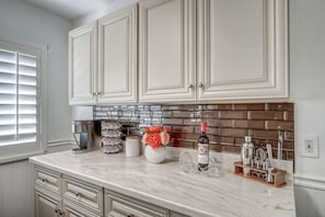 Fridge, microwave, oven, stovetop - Near Scottsdale IMPRESSIVE 4bd room home large lot with temp controlled pool  (Pheonix)