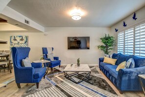 Smart TV, video games, table football, ping pong - Near Scottsdale IMPRESSIVE 4bd room home large lot with temp controlled pool  (Pheonix)