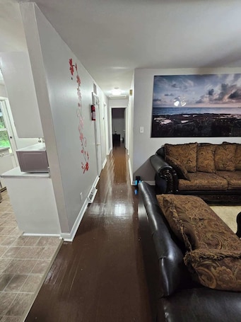 Interior. 3BR | King beds |85” TV | 3min wake forest & DT