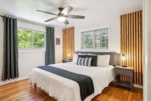 5 bedrooms, desk, iron/ironing board, WiFi - Modern Huge Family Getaway | Fire Pit | 5BD/3BA (Arvada)