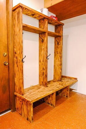 Interior - Modern 3BR West Omaha, Garage, Fenced Yard, EV Charger, W/D, Pet-Friendly (Omaha)