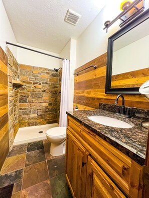 Combined shower/tub, hair dryer, towels, shampoo