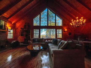 Smart TV, fireplace - NEW Whiteface Mtn. View Cabin close to Lake Placid (Jay)