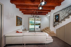 TV - Villa Mirò with private pool (Castellammare del Golfo)