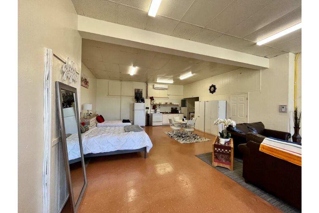 5th St Studio close to UD, Short & Extended Stays