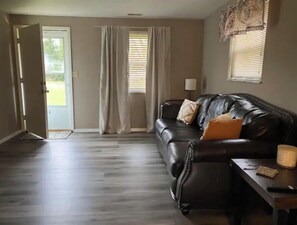 Smart TV, DVD player, books - #70 Heart of Downtown Bellbrook💜💛 (Bellbrook)