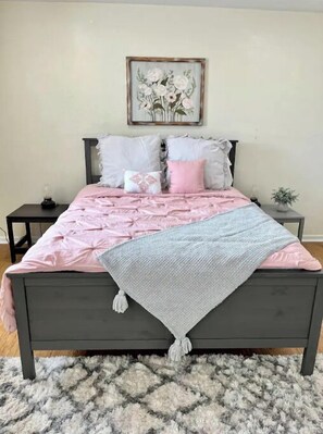 2 bedrooms, desk, iron/ironing board, free WiFi