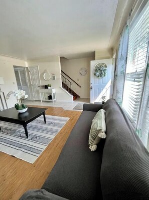 2 habitaciones, escritorio, tabla de planchar con plancha y wifi gratis