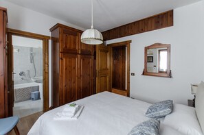 2 bedrooms, iron/ironing board, travel crib, free WiFi