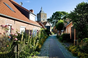 Unclassified image, 3 of 29, button