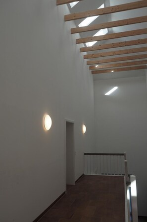 Unclassified image, 2 of 29, button