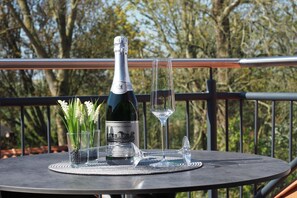 Unclassified image, 5 of 29, button