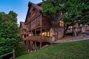 Exterior - Amazing location, Indoor and Outdoor Pools (Pigeon Forge)
