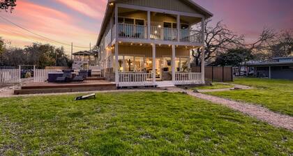 Waterfront Retreat | Main House + Guest Spaces, Boat Ramp & Games Galore!