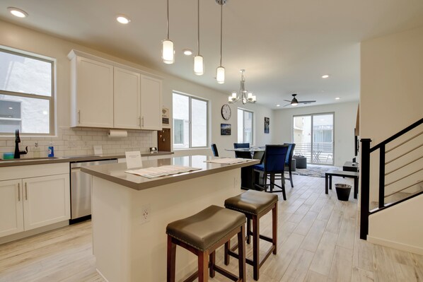 Fridge, microwave, stovetop, dishwasher