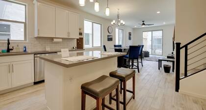 1 Mi to Intel Campus! Chandler Townhome w/ Pools