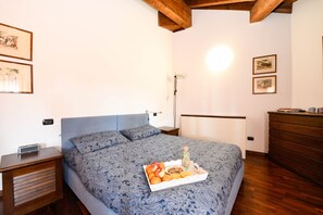 2 chambres, fer et planche à repasser, draps fournis