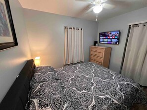 Desk, iron/ironing board, WiFi, bed sheets