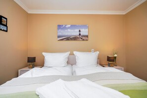 2 bedrooms, iron/ironing board, WiFi - Silwai EG - 3-room app. for 4 pers. with terrace, parking lot, WLAN, (Sylt-Ost)