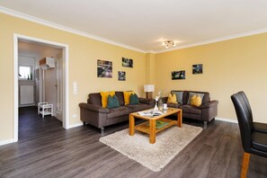 TV - Silwai EG - 3-room app. for 4 pers. with terrace, parking lot, WLAN, (Sylt-Ost)