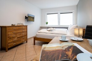 1 bedroom, WiFi - Adrian 5 - Simple, central apartment for 2 persons, incl. WLAN and TV, separate (Sylt)