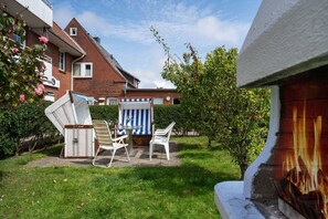 Property grounds - Adrian 5 - Simple, central apartment for 2 persons, incl. WLAN and TV, separate (Sylt)
