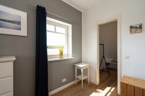 Unclassified image, 5 of 28, button