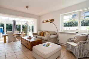 Unclassified image, 2 of 28, button