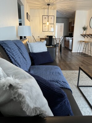 Smart TV - Little Gem : 3 bedroom : Balcony : Seasonal Pool : Sleeps 8 : 2 baths (Branson)