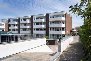 Exterior - Pepe - Modern 2-room apartment with balcony, parking space, WLAN. Pets (Sylt)