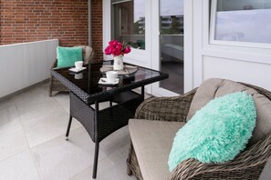 Terrace/patio - Pepe - Modern 2-room apartment with balcony, parking space, WLAN. Pets (Sylt)